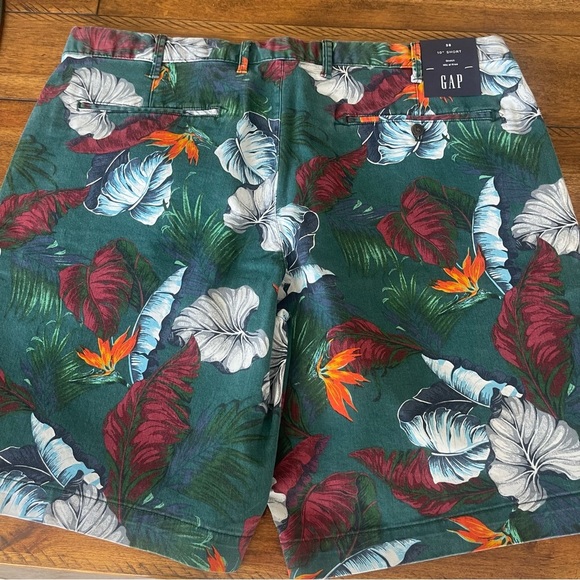 NWT Gap Men’s Floral tropical Hawaiian green flat front chino shorts size 38 - Picture 2 of 15